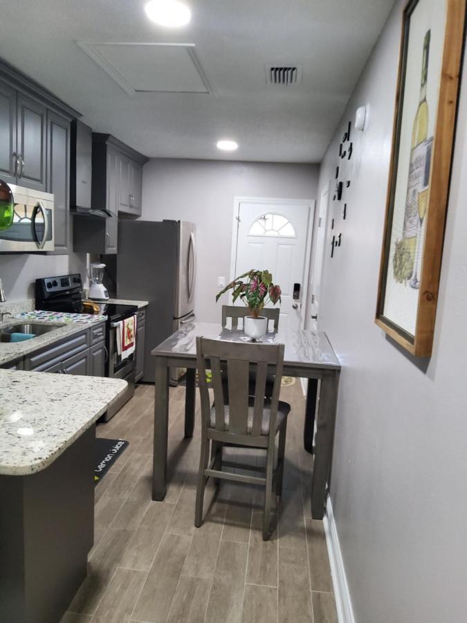 Beautiful Apartment Close To Everything Tampa Exterior photo